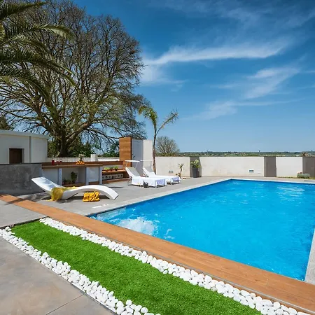 Aurienzia Pensionat 4*